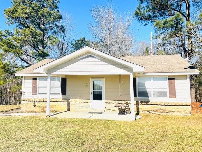 Building Photo - ** 2 Bed 1 Bath located in Ramer ** Call 334-366-9198 to schedule a self tour