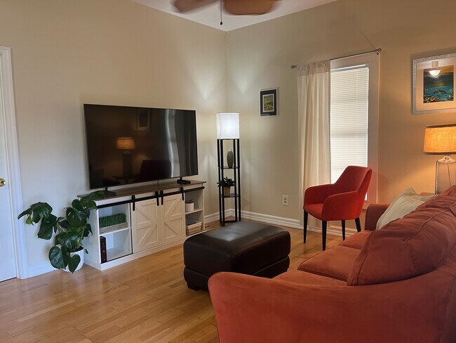 Photo - 204 E Jean St House