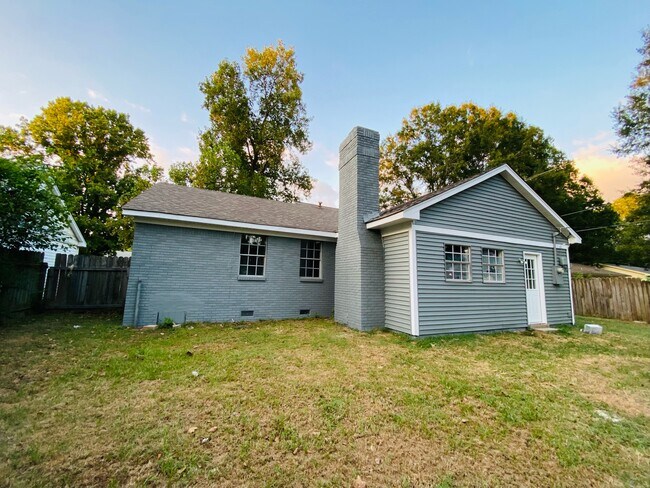 Parte trasera de la casa - 1553 Vicksburg Dr