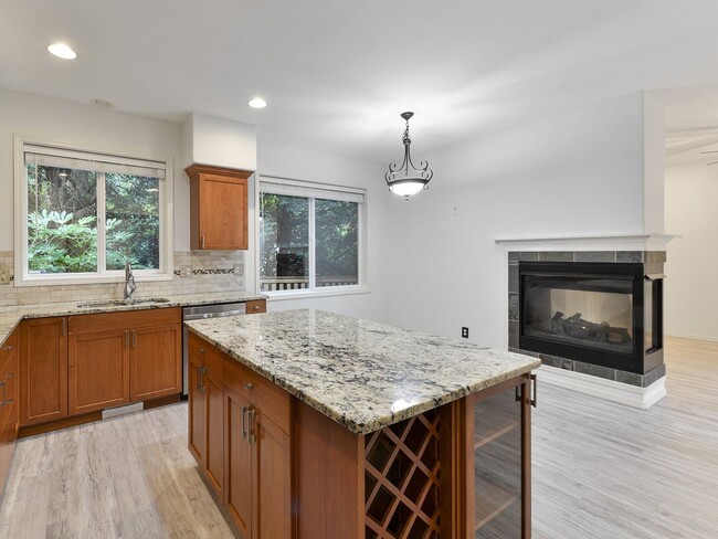 Foto del edificio - Application Approved - Stunning Upgraded 2...