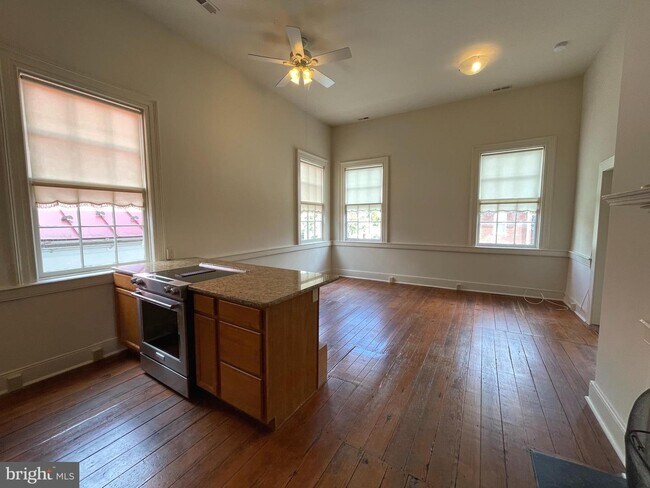 Building Photo - 804 Princess Anne St