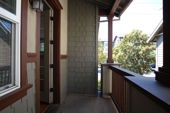Foto del edificio - NOW AVAILABLE- NEW PRICE! Spacious 3-Bed, ...