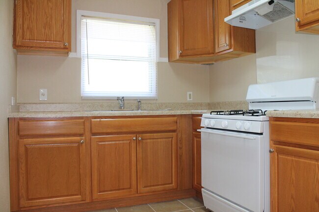 Building Photo - 515 S Polaris St