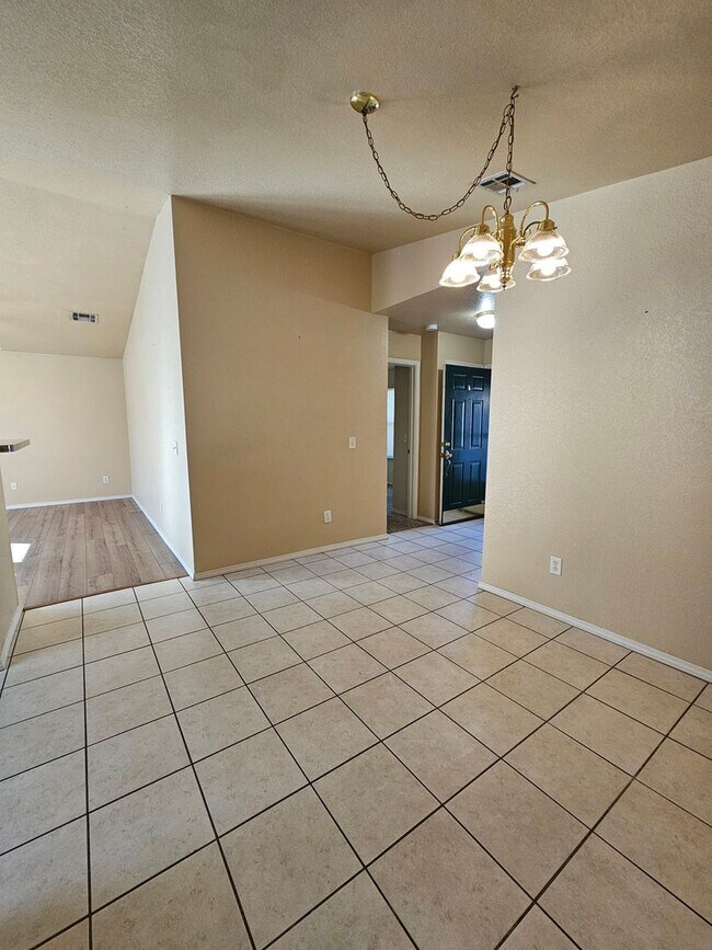 Foto del edificio - (3) Bed/(2) Bath in Poppy Grove Avail NOW!