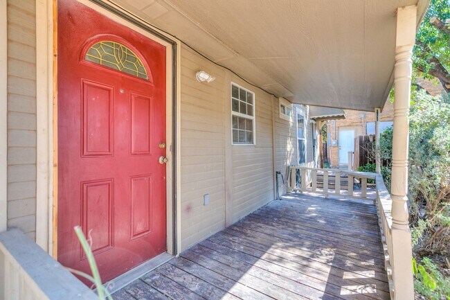 Building Photo - 2-Bedroom Home Ideal For Roommates!!