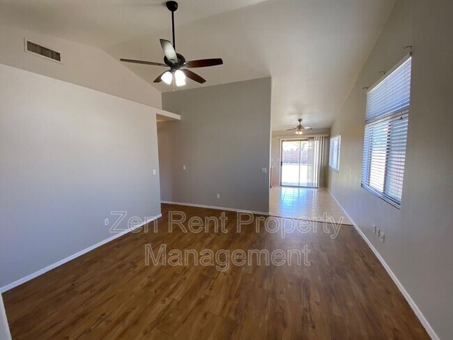 Foto del edificio - 30351 Maple Chase Dr