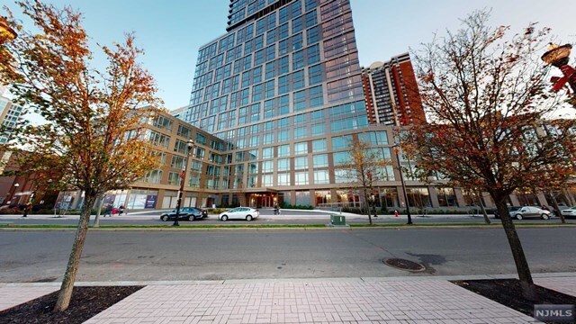 Building Photo - 75 Park Ln S