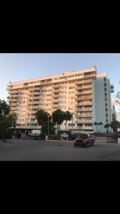 Building Photo - 13155 Ixora Ct