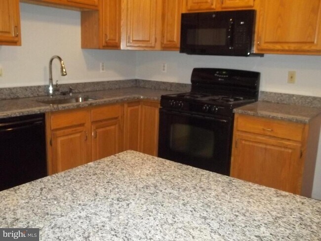 Foto del edificio - 4908 Tall Cedar Ct