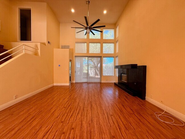 Foto del edificio - Gorgeous Spanish Trails 3BR House for lease!