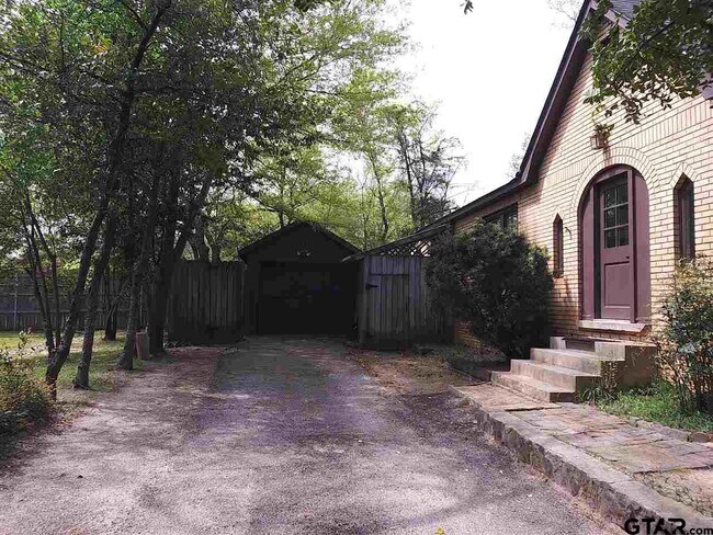 Foto del edificio - 539 Williams Ct