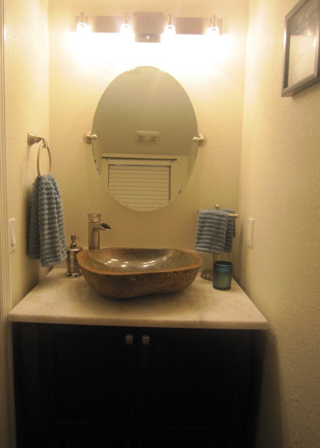 Foto del edificio - 2980 Haines Bayshore Rd