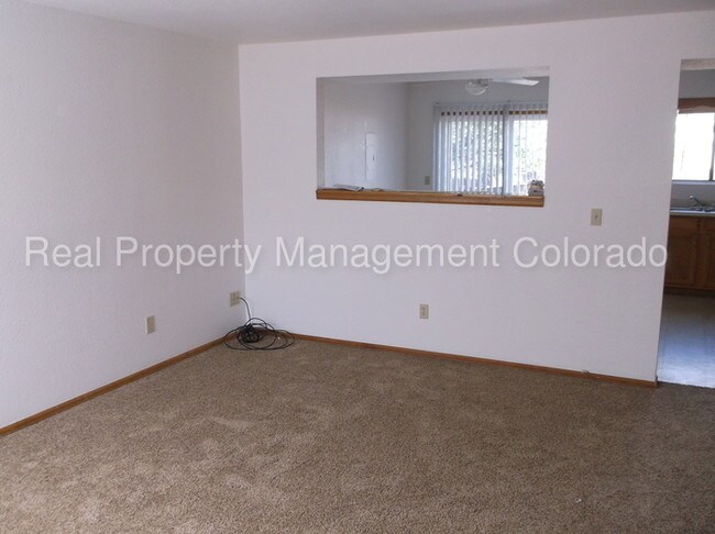 Building Photo - Beautiful Duplex in Colorado Springs!