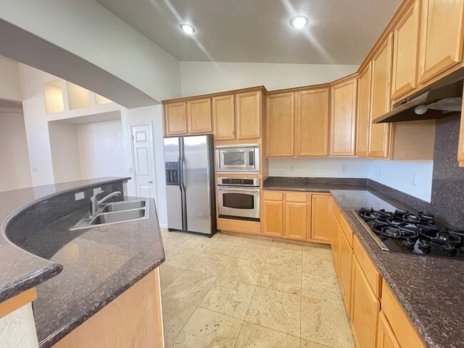 Building Photo - Carry Over Showing: This property has been...