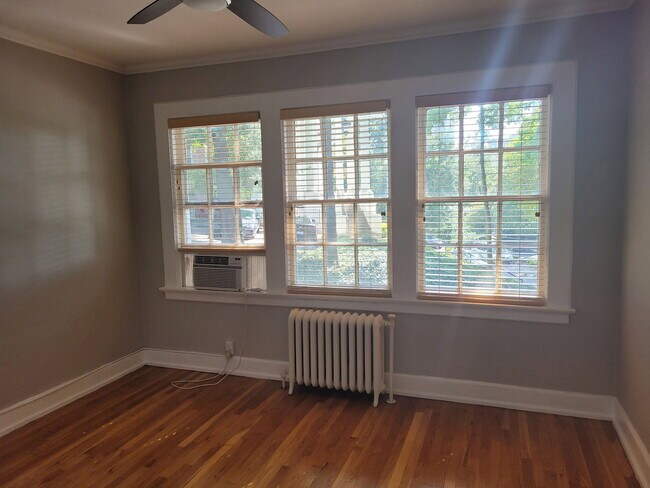 Foto del edificio - 169 Peachtree Cir NE
