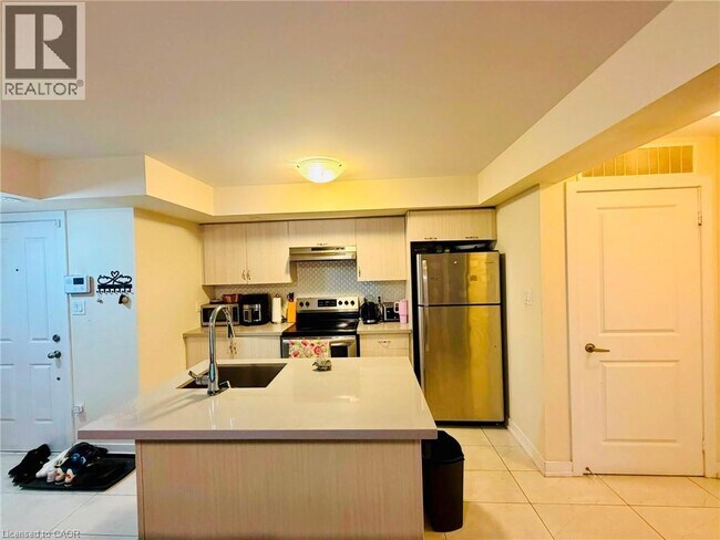 Photo du bâtiment - 2355 Sheppard Ave W