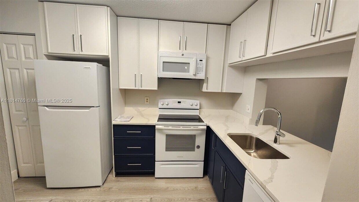 Foto principal - 1226 S Military Trail