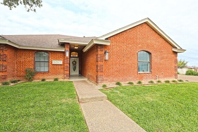 Foto del edificio - 220 Green Jay Ln