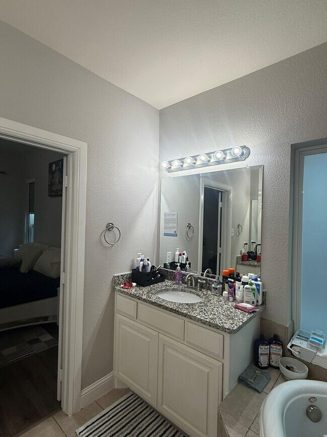 Foto del edificio - 15572 Yarberry Dr