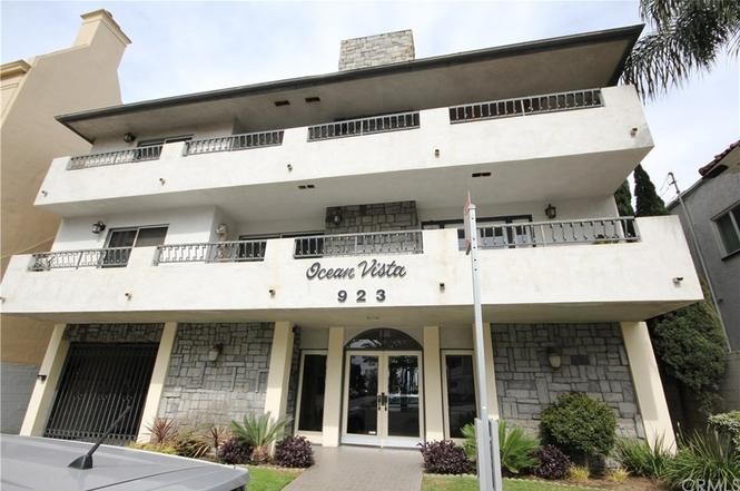 Front of Building - 923 E Ocean Blvd