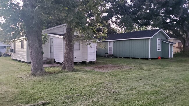 Back - 706 N Irwin St