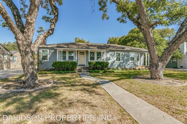 Foto del edificio - 3 br, 2 bath House - 119 E Elmview Pl