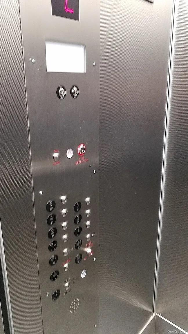 Foto del edificio - 2640 Marion Ave