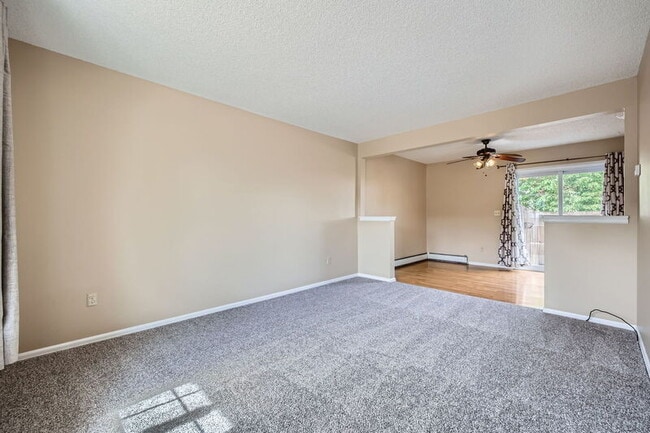 Building Photo - 1233 Willow Bend Cir