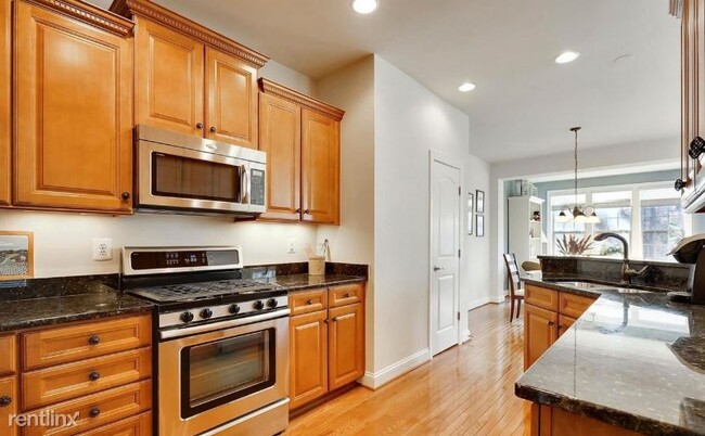 Building Photo - 3 br, 4 bath Townhome - 337 Caldwell Ter SE