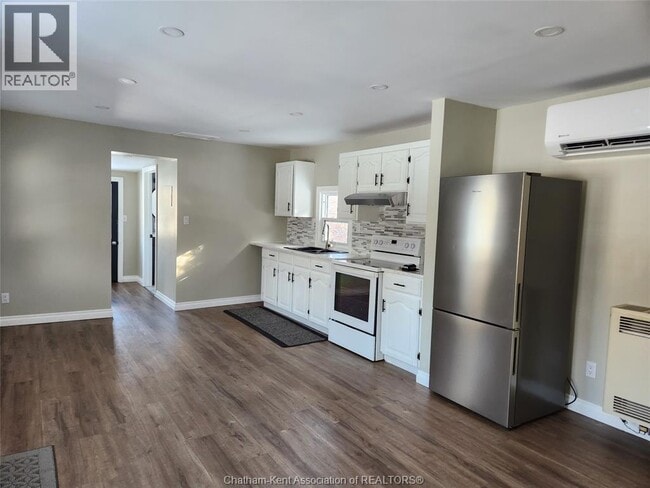 Building Photo - 63 William St