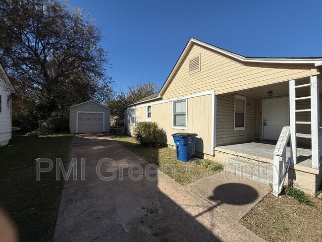 Foto del edificio - 2432 N Quincy Ave