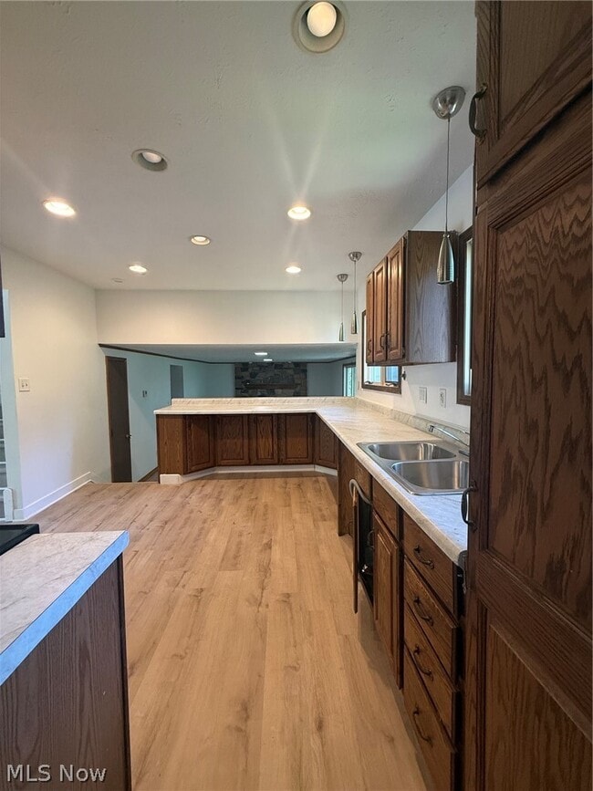 Building Photo - 6580 Forest Glen Ave