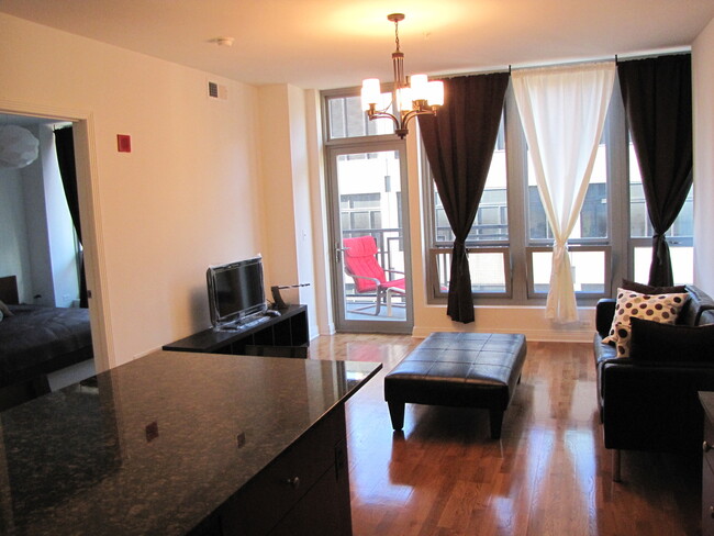 Foto del edificio - 565 W Quincy St