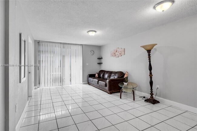 Foto del edificio - 10000 NW 80th Ct