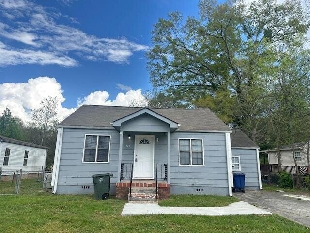 Photo - 745 E Henderson Dr House