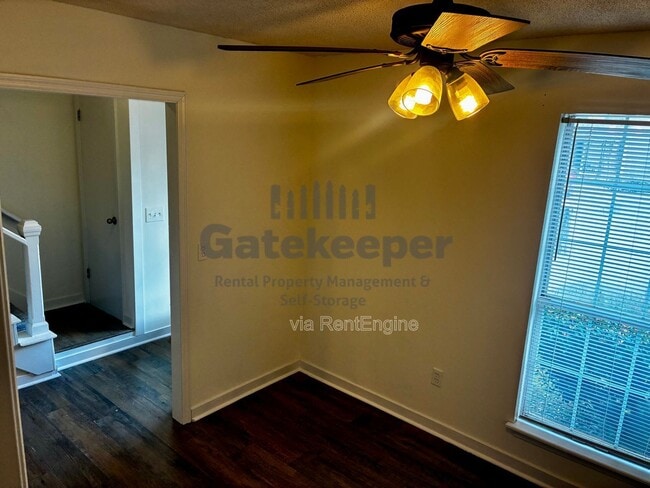 Building Photo - 101 Sandlewood Dr