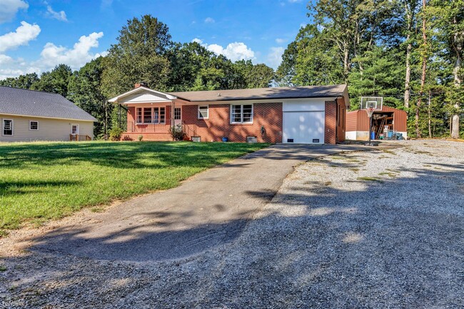 Building Photo - 3 br, 2 bath House - 12 Fishers Mill Road