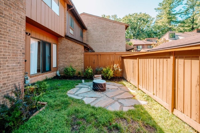 Building Photo - Spacious 5-Bedroom End-Unit Townhome in Reston with 3 Finished Levels, Renovated Kitchen & Fenced...