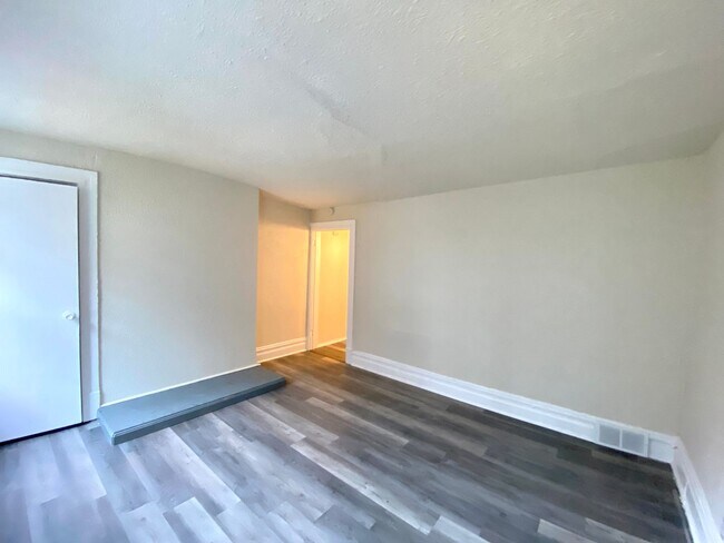Building Photo - 908-910 Smithton Avenue