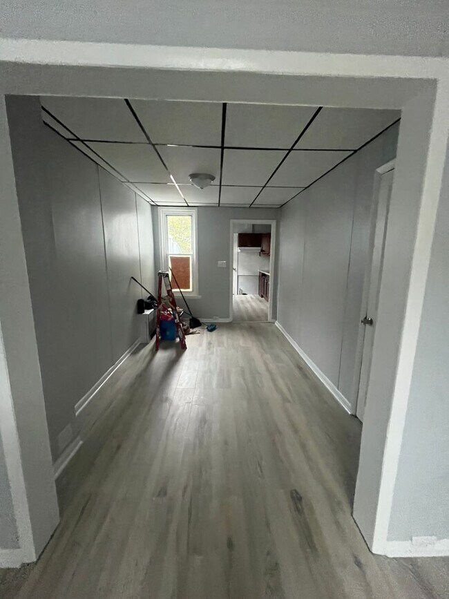 Building Photo - Fully renovated 3 bedrooms 1 bath House