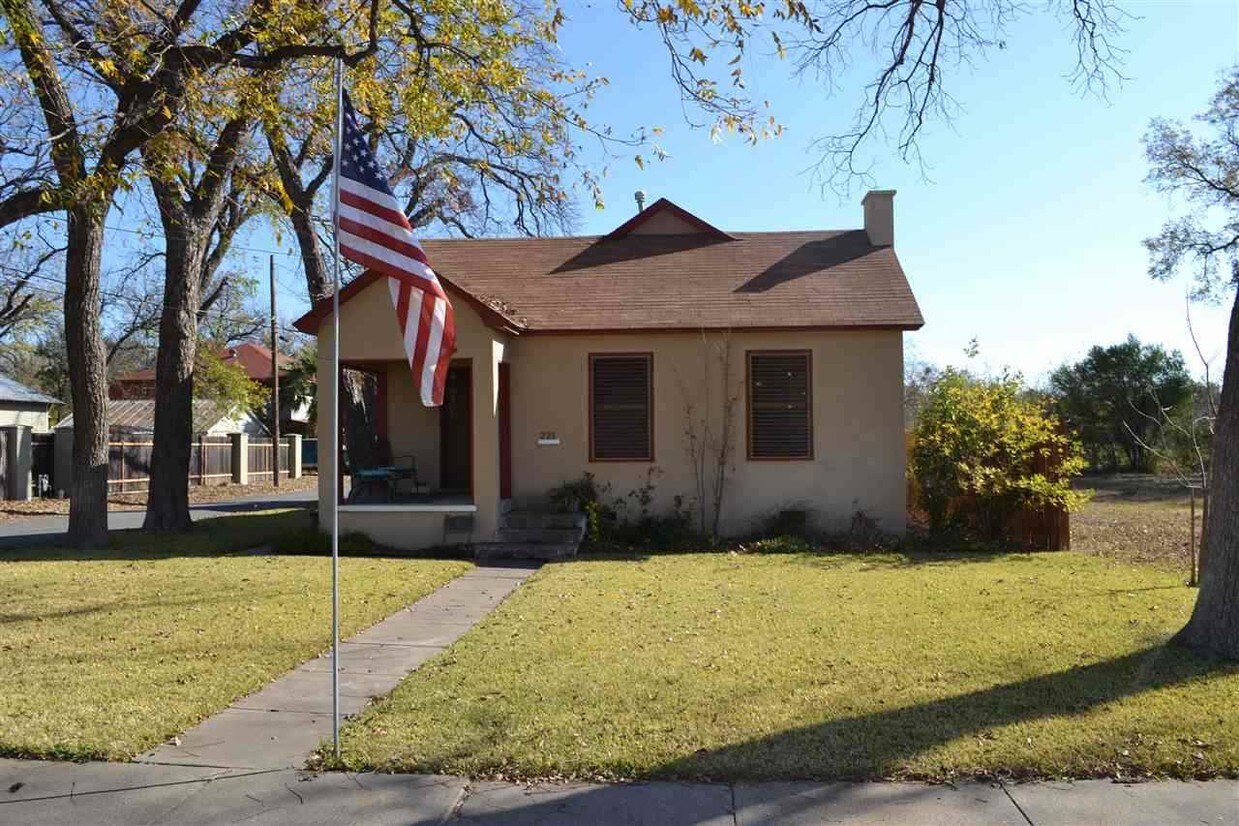 221 Spring St, Del Rio, TX 78840 House Rental in Del Rio, TX