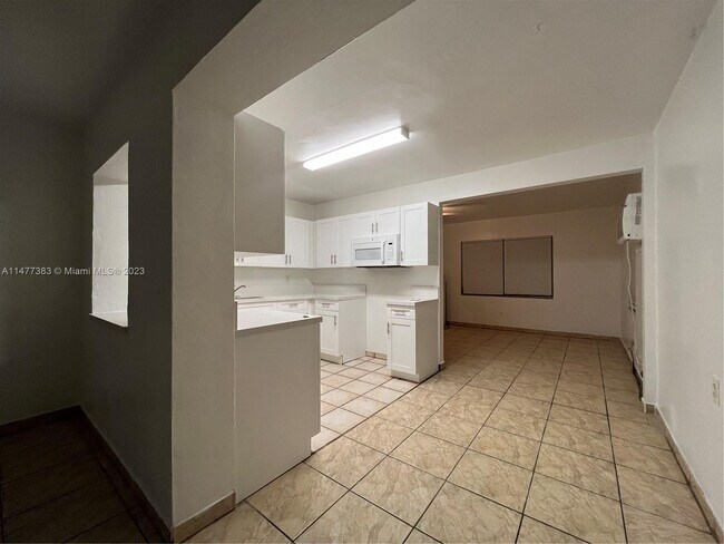 Building Photo - 6543 SW 28th St