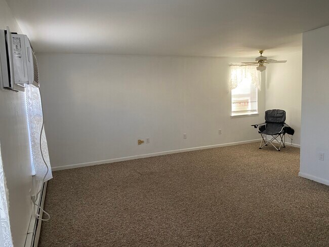 Building Photo - 301 Walnut Ct Way
