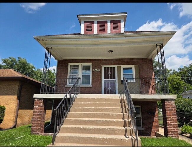 Building Photo - 3725 Monroe St