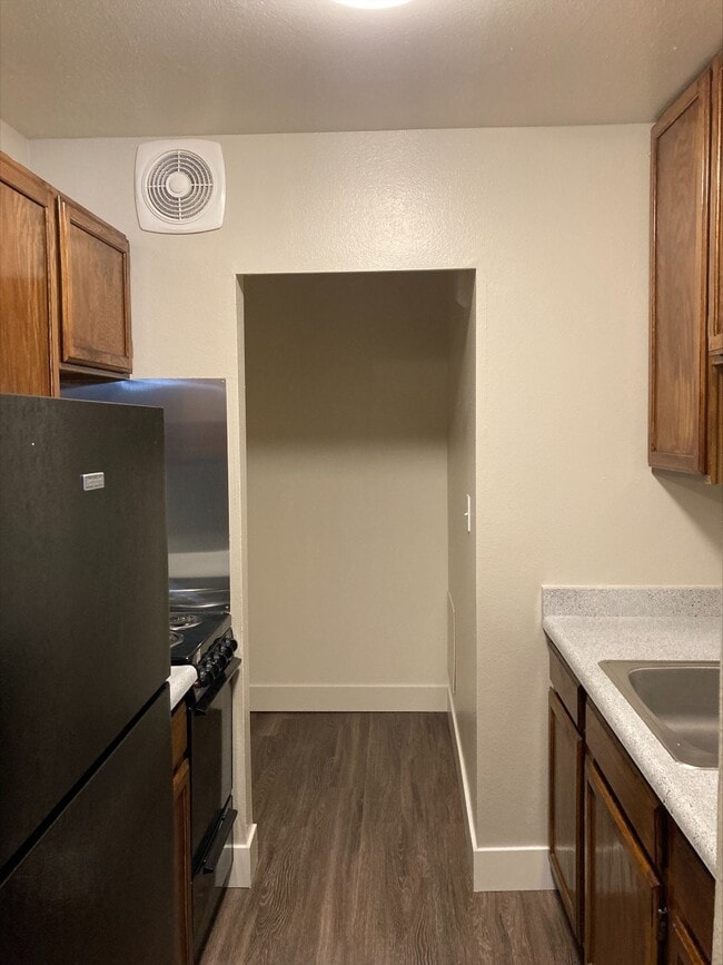 Building Photo - 1411 8th St