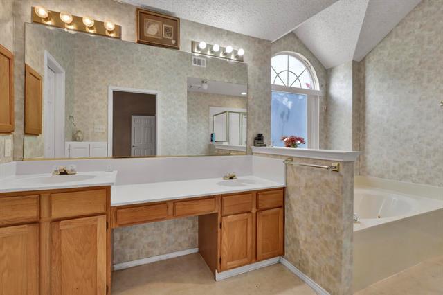 Building Photo - 1702 Crosshaven Dr