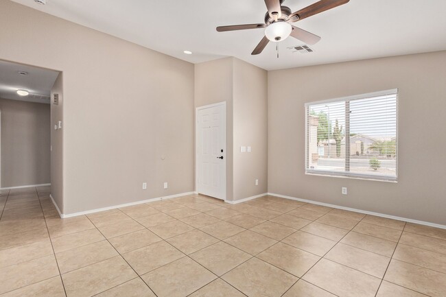 Building Photo - Freshly Remodeled Home in Apache Junction