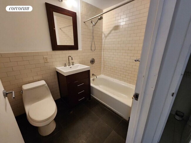 Foto del edificio - 327 E 101st St
