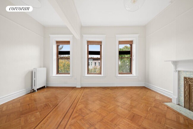 Building Photo - 881 Park Pl