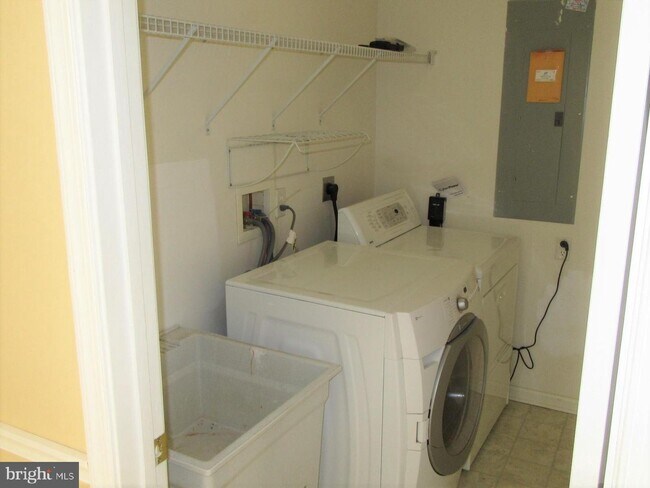 Building Photo - 108 Persimmon Pl